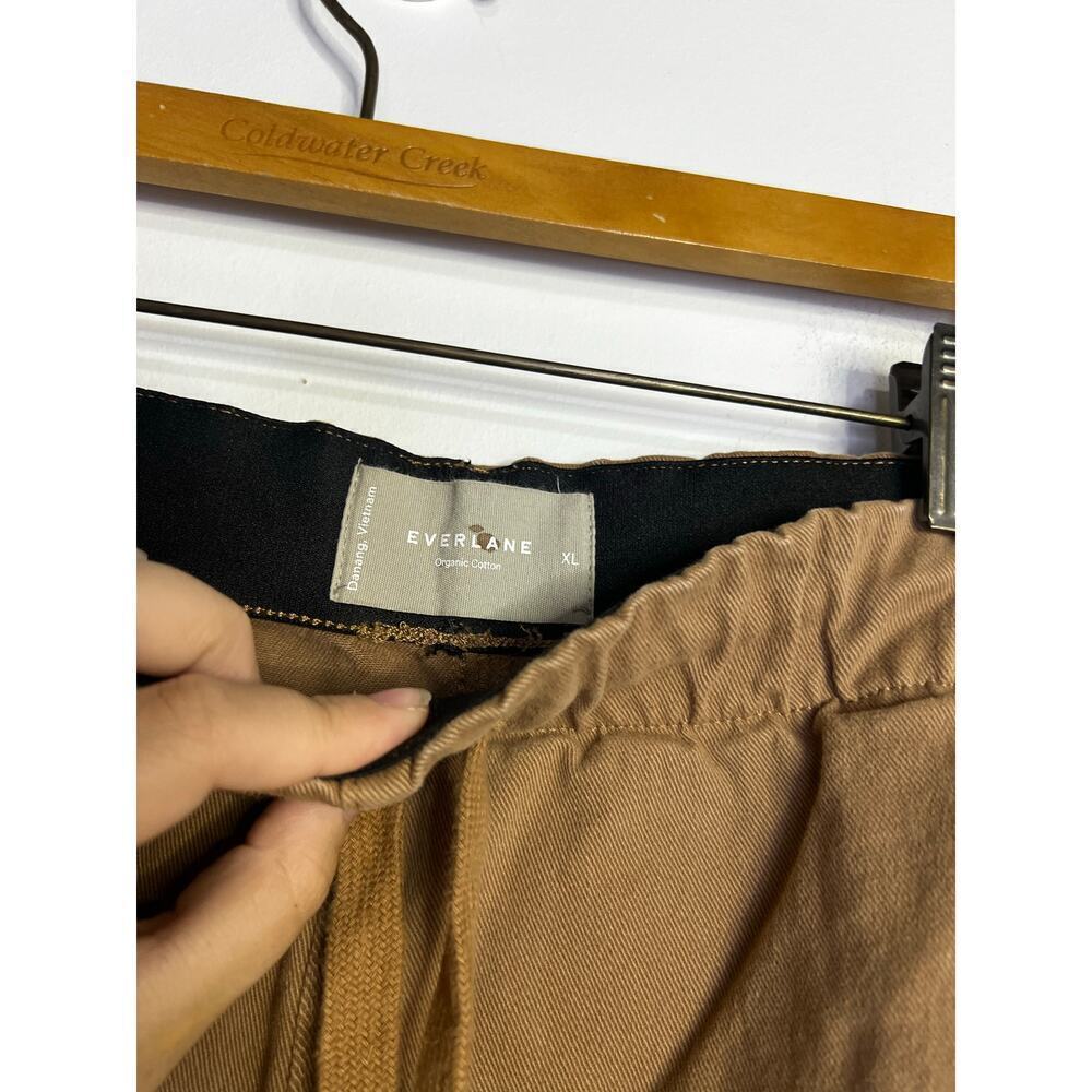 Everlane Pull on Shorts Size XL Waist is 19 inches laying flat - Picture 2 of 4